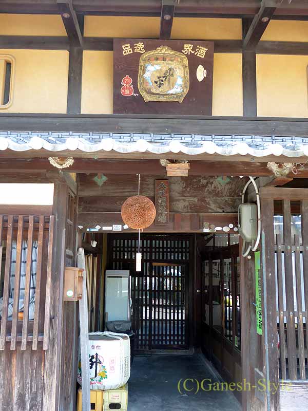 奈良市内の歴史ある古い町屋が並ぶならまちの酒屋