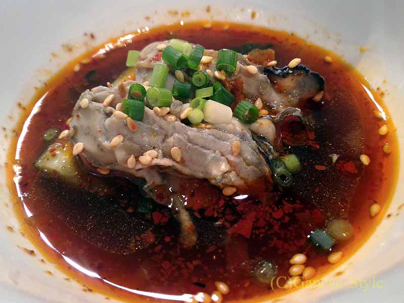 東京・神楽坂にあるエッジの効いた四川料理レストラン芝蘭の水煮魚