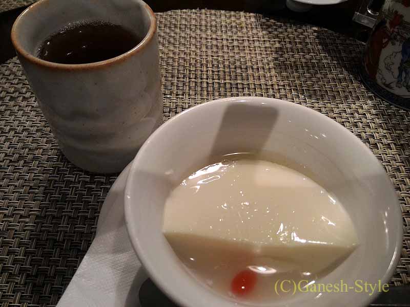 東京・神楽坂にあるエッジの効いた四川料理レストラン芝蘭のミルク杏仁豆腐