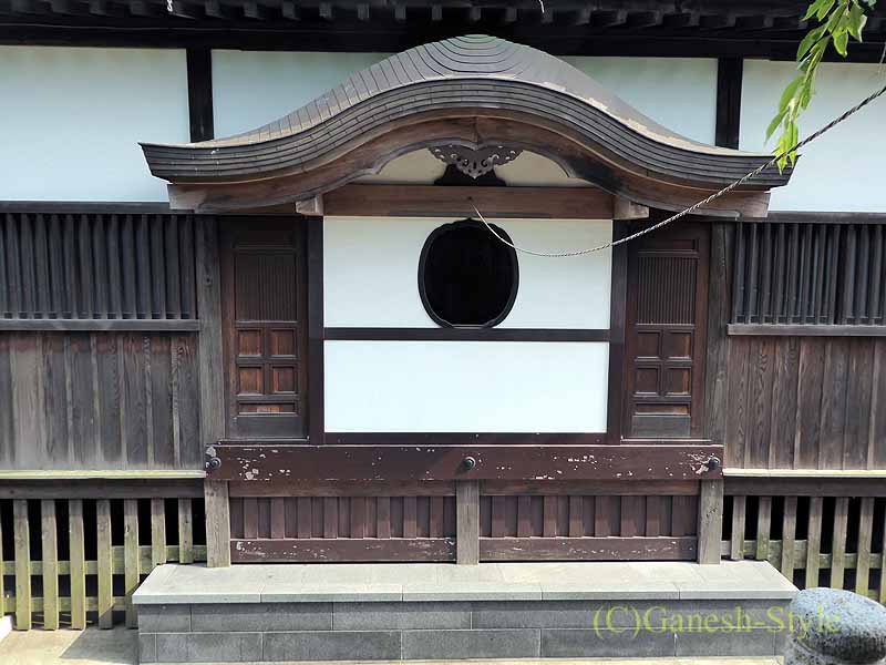 埼玉県川口安行にある桜で有名な古刹、密蔵院の本堂裏手